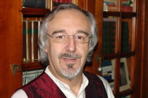 Joël Glaziou est à l’origine de l’association « Nouvelles R » et du prix de la nouvelle d’Angers qui permet de récompenser un auteur en publiant son recueil. Il est lui-même l'auteur de L'Alphabet du passeur